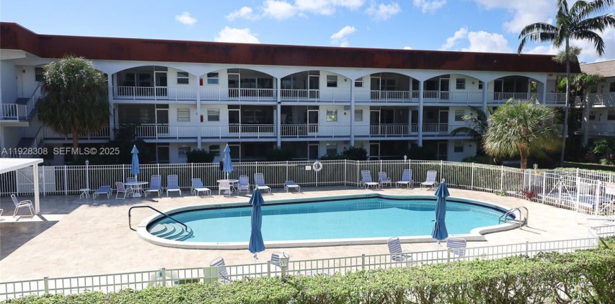 Condo à Hallandale Beach, Floride, 2 chambres № 1987317