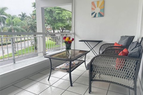 Copropriété à vendre à Hallandale Beach, Floride: 2 chambres, 111.48 m2 № 1987317 - photo 17