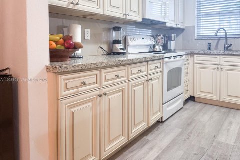 Copropriété à vendre à Hallandale Beach, Floride: 2 chambres, 111.48 m2 № 1987317 - photo 5
