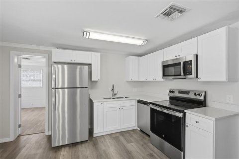 House in Hudson, Florida 3 bedrooms, 137.5 sq.m. № 2104784 - photo 8