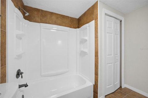House in Hudson, Florida 3 bedrooms, 137.5 sq.m. № 2104784 - photo 12