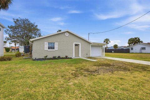 House in Hudson, Florida 3 bedrooms, 137.5 sq.m. № 2104784 - photo 2