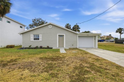 House in Hudson, Florida 3 bedrooms, 137.5 sq.m. № 2104784