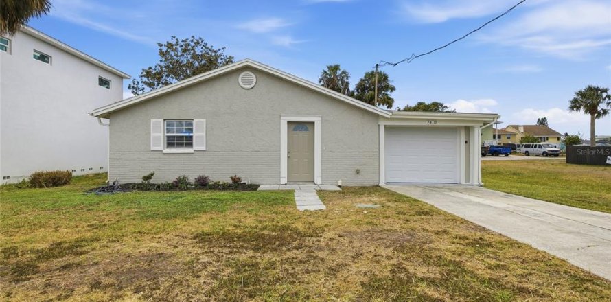 House in Hudson, Florida 3 bedrooms, 137.5 sq.m. № 2104784