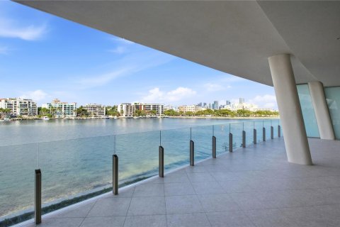Condo in Miami, Florida, 3 bedrooms  № 2008670 - photo 28