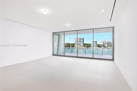 Condo in Miami, Florida, 3 bedrooms  № 2008670 - photo 13