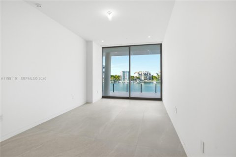 Condo in Miami, Florida, 3 bedrooms  № 2008670 - photo 17