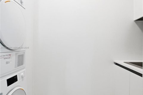 Condo in Miami, Florida, 3 bedrooms  № 2008670 - photo 21