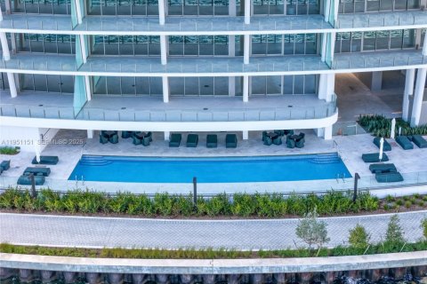 Condo in Miami, Florida, 3 bedrooms  № 2008670 - photo 27