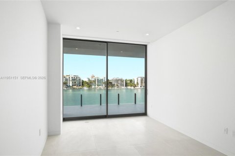 Condo in Miami, Florida, 3 bedrooms  № 2008670 - photo 16