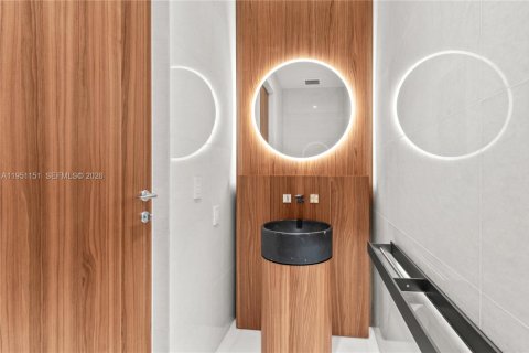 Condo in Miami, Florida, 3 bedrooms  № 2008670 - photo 10