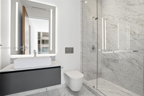 Condo in Miami, Florida, 3 bedrooms  № 2008670 - photo 23