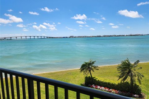 Condo à Saint Petersburg, Floride, 2 chambres  № 2101587