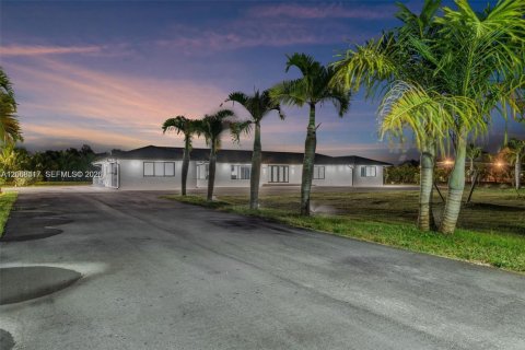 Villa ou maison à vendre à Homestead, Floride: 4 chambres, 248.98 m2 № 2292877 - photo 2