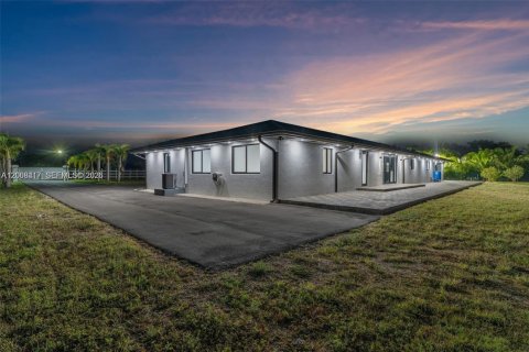 Villa ou maison à vendre à Homestead, Floride: 4 chambres, 248.98 m2 № 2292877 - photo 4