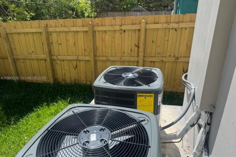 Villa ou maison à vendre à Fort Lauderdale, Floride: 3 chambres, 126.53 m2 № 2047504 - photo 21