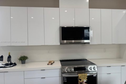 Villa ou maison à vendre à Fort Lauderdale, Floride: 3 chambres, 126.53 m2 № 2047504 - photo 2