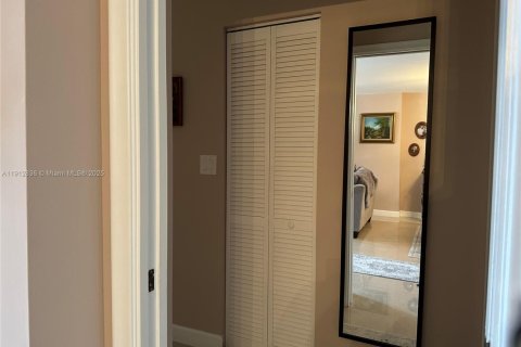 Condominio en venta en Hallandale Beach, Florida, 1 dormitorio, 120.77 m2 № 2253958 - foto 14
