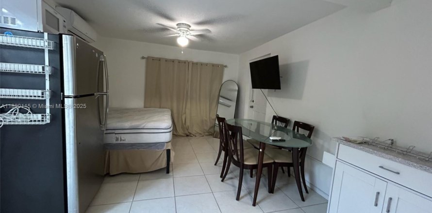 Propiedad comercial en Miami, Florida 125.05 m2 № 1951064