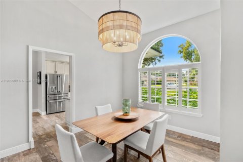 Casa en venta en Orlando, Florida, 4 dormitorios, 217.39 m2 № 1970667 - foto 4