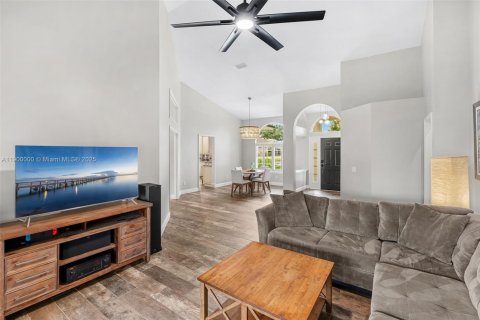 Casa en venta en Orlando, Florida, 4 dormitorios, 217.39 m2 № 1970667 - foto 7