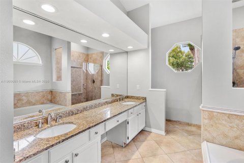 Casa en venta en Orlando, Florida, 4 dormitorios, 217.39 m2 № 1970667 - foto 12