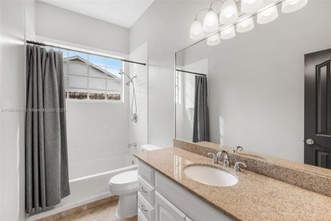 Casa en venta en Orlando, Florida, 4 dormitorios, 217.39 m2 № 1970667 - foto 25