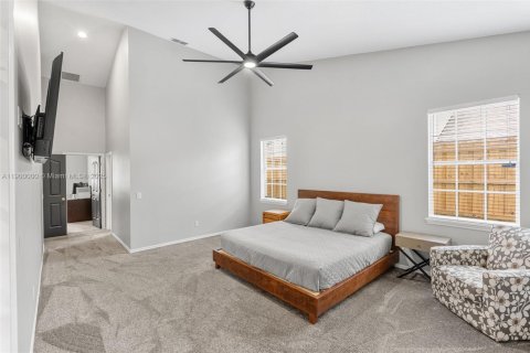 Casa en venta en Orlando, Florida, 4 dormitorios, 217.39 m2 № 1970667 - foto 10