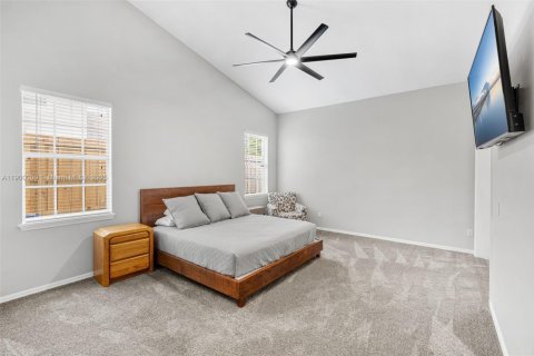 Casa en venta en Orlando, Florida, 4 dormitorios, 217.39 m2 № 1970667 - foto 11