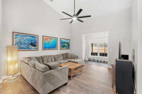 Casa en venta en Orlando, Florida, 4 dormitorios, 217.39 m2 № 1970667 - foto 6