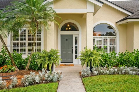 Casa en venta en Orlando, Florida, 4 dormitorios, 217.39 m2 № 1970667 - foto 2