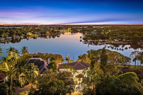 Casa en venta en Jupiter, Florida, 6 dormitorios, 520.25 m2 № 1985928 - foto 1