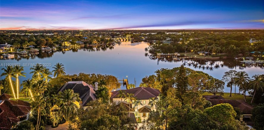 Casa en Jupiter, Florida 6 dormitorios, 520.25 m2 № 1985928