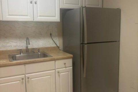 Condo in Hialeah, Florida, 3 bedrooms  № 2066465 - photo 15