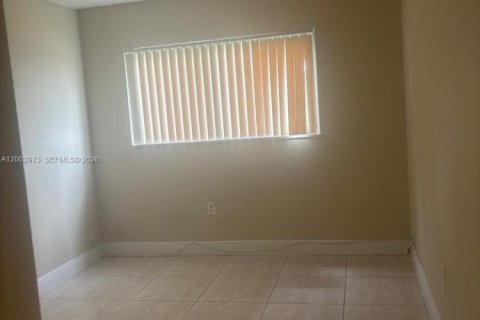 Condo in Hialeah, Florida, 3 bedrooms  № 2066465 - photo 8