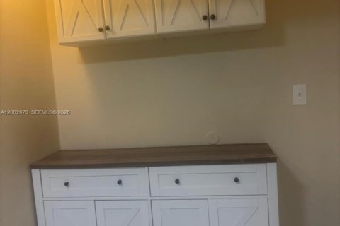 Condo in Hialeah, Florida, 3 bedrooms  № 2066465 - photo 16