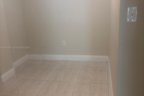 Condo in Hialeah, Florida, 3 bedrooms  № 2066465 - photo 11