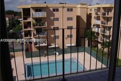 Condo in Hialeah, Florida, 3 bedrooms  № 2066465 - photo 3
