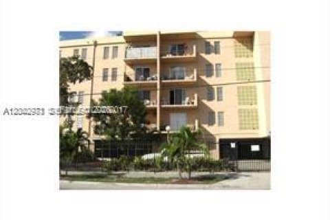 Condo in Hialeah, Florida, 3 bedrooms  № 2066465