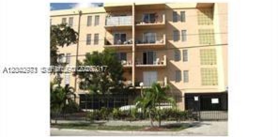 Condo in Hialeah, Florida, 3 bedrooms  № 2066465