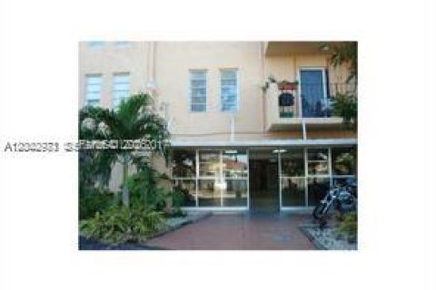 Condo in Hialeah, Florida, 3 bedrooms  № 2066465 - photo 2
