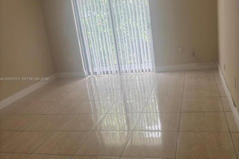 Condo in Hialeah, Florida, 3 bedrooms  № 2066465 - photo 12