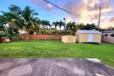 Apartment in Hallandale Beach, Florida 2 bedrooms, 148.64 sq.m. № 2242439 - photo 25