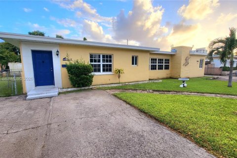 Apartment in Hallandale Beach, Florida 2 bedrooms, 148.64 sq.m. № 2242439 - photo 6