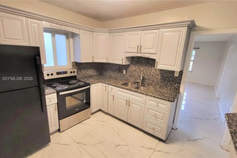 Apartment in Hallandale Beach, Florida 2 bedrooms, 148.64 sq.m. № 2242439 - photo 27