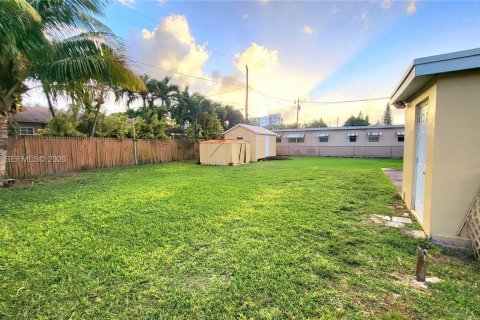 Apartment in Hallandale Beach, Florida 2 bedrooms, 148.64 sq.m. № 2242439 - photo 2