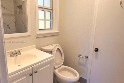 Apartment in Hallandale Beach, Florida 2 bedrooms, 148.64 sq.m. № 2242439 - photo 26