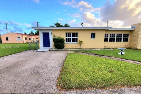 Apartment in Hallandale Beach, Florida 2 bedrooms, 148.64 sq.m. № 2242439