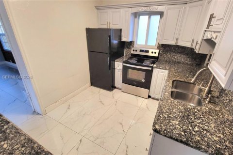 Apartment in Hallandale Beach, Florida 2 bedrooms, 148.64 sq.m. № 2242439 - photo 3