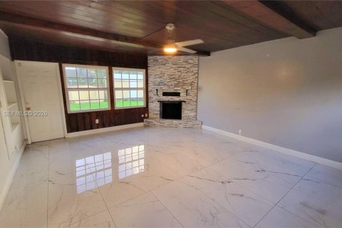 Apartment in Hallandale Beach, Florida 2 bedrooms, 148.64 sq.m. № 2242439 - photo 10